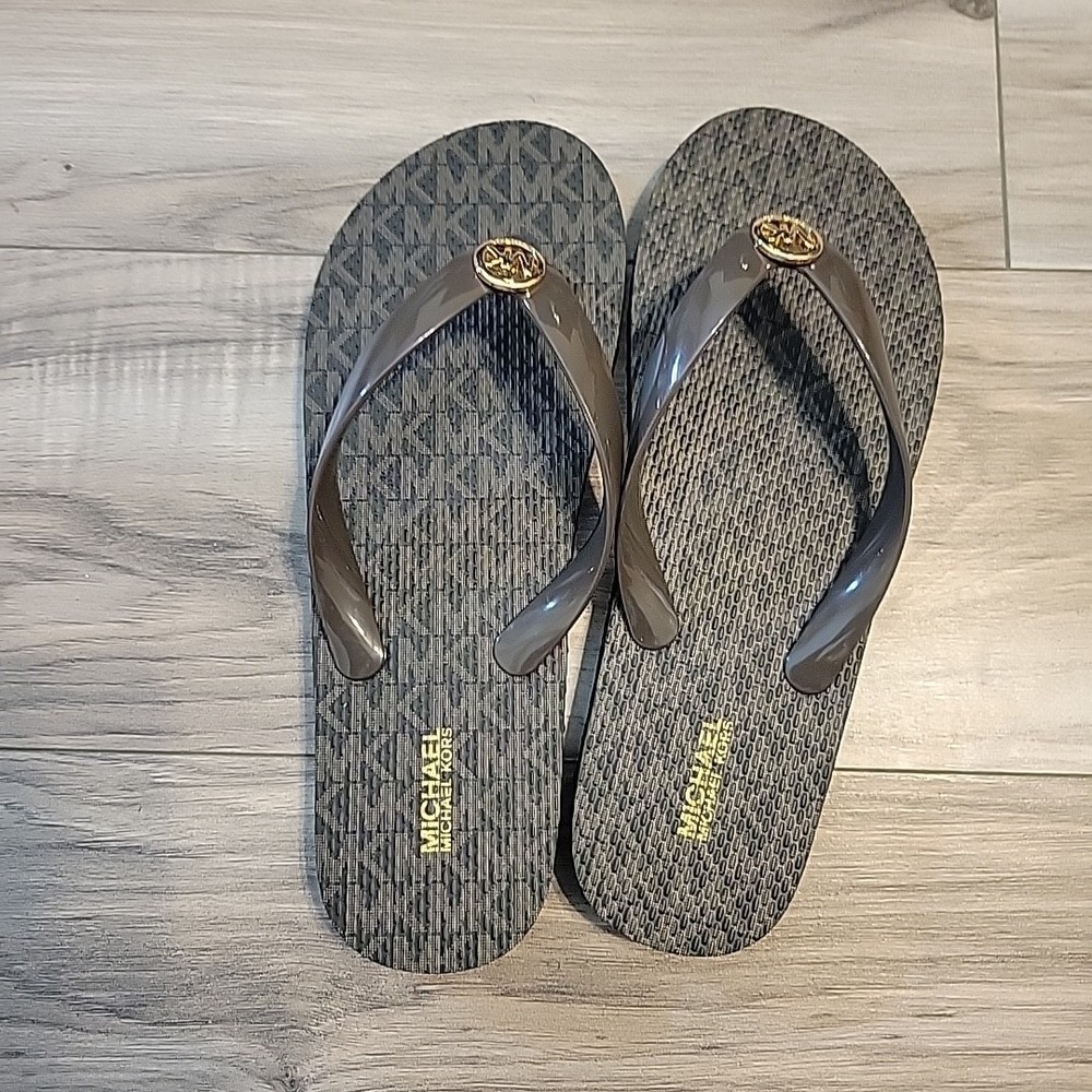 Michael Kors Signature‎ Logo Sandals Womens 8 Flip Flops NEW Casual - Picture 4 of 6